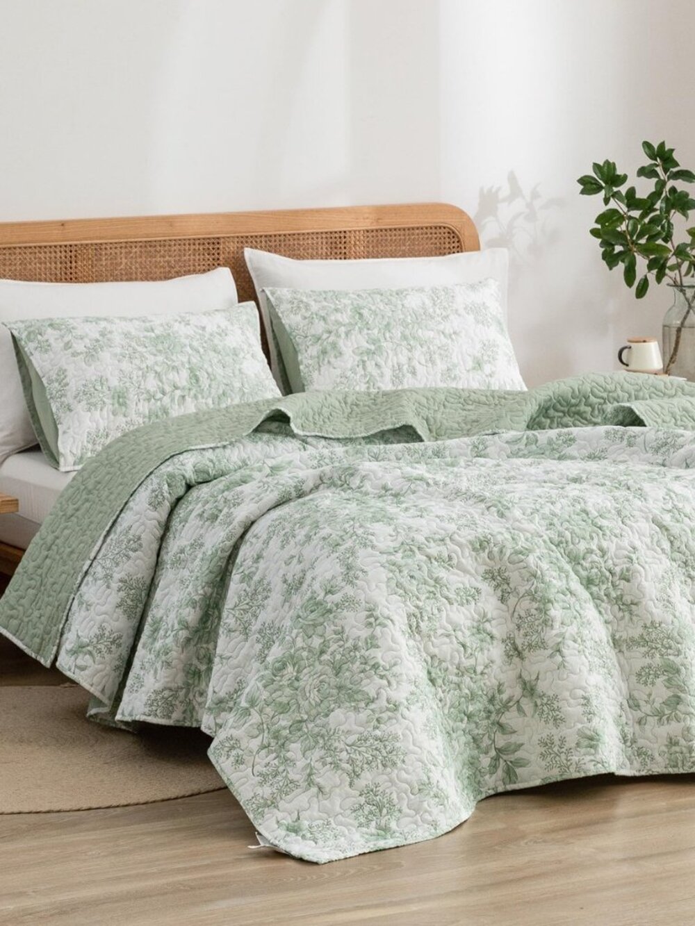 Sage Green Floral Quilt Queen Size, 3-Piece Breathable Cotton Face Bedding Set
